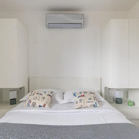 Vila Ferias In Makarska, With Private Pool Makarská