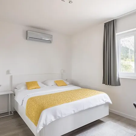 Ferias In Makarska, With Private Pool Makarska