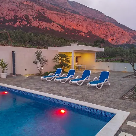 Ferias In Makarska, With Private Pool